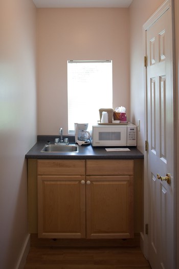 SMALL NOOK WITH A SINK AND KITCHEN THINGS
