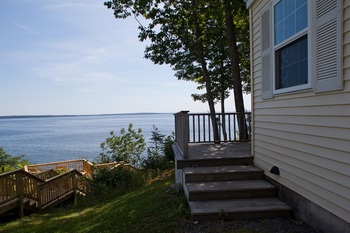 the side walkway up to the oceanfront cottage