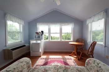 INTERIOR OF A ROOM AVAILABLE AT GLENMOOR BY THE SEA